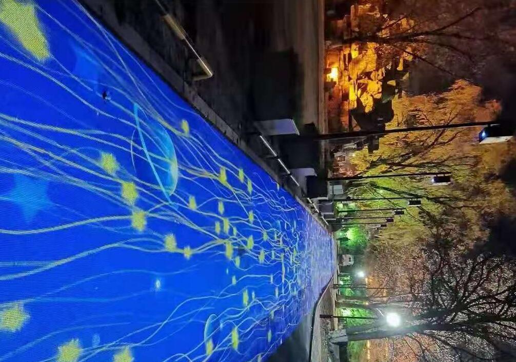 地面互动投影调试现场.jpg